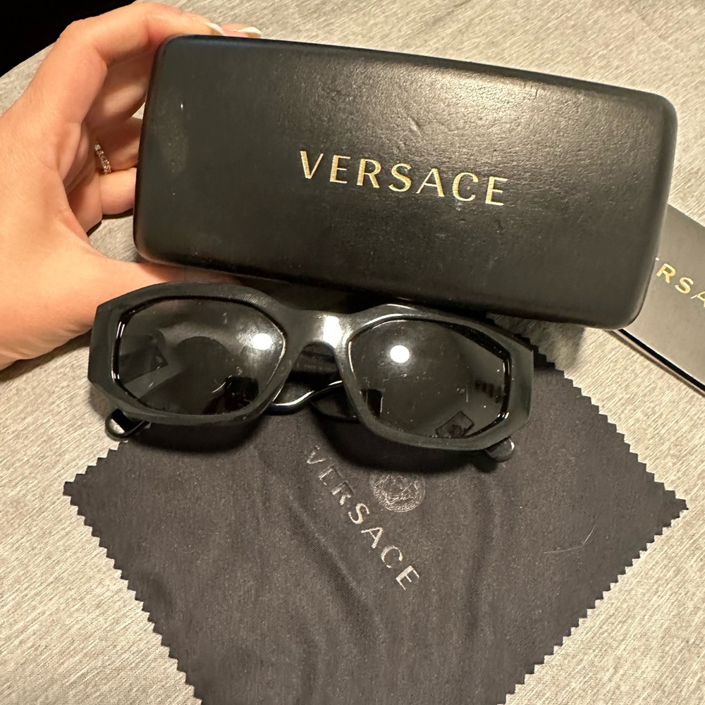Versace Medusa biggie
sunglasses.